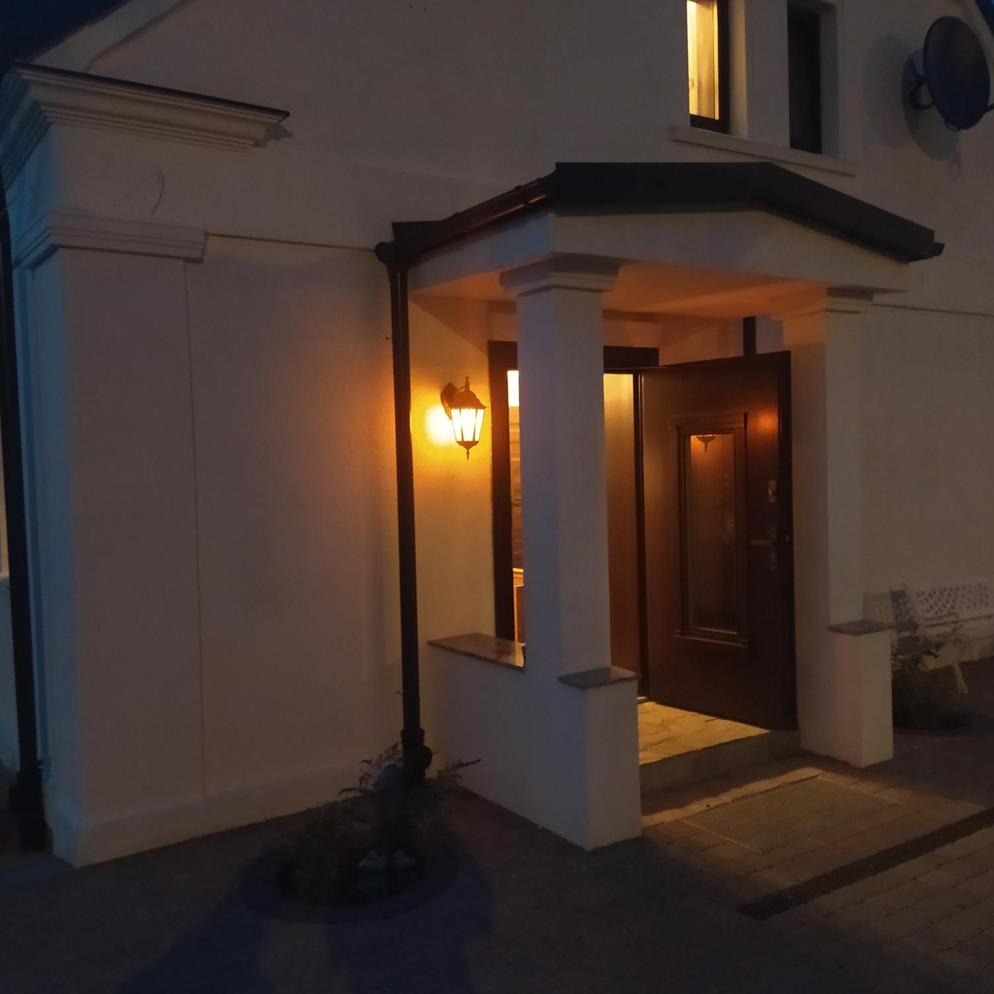 Dworek Biala Dama Pokoje Z Klimatyzacja Gniezno Exterior foto