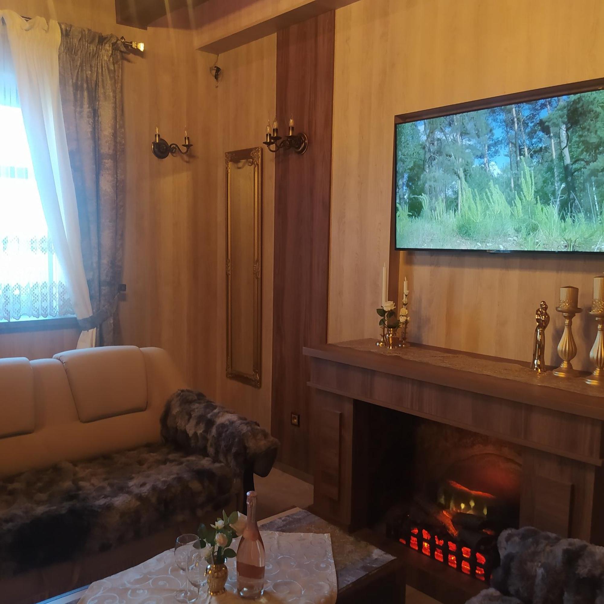Dworek Biala Dama Pokoje Z Klimatyzacja Gniezno Exterior foto